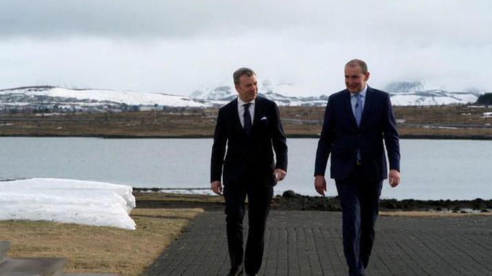 Guðni Th. Jóhannesson, forseti Íslands, með Jon Wertheim, fréttamanni 60 Minutes.