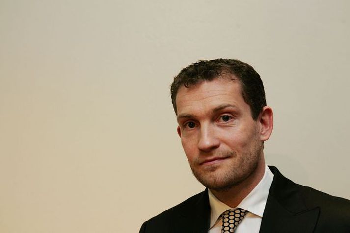 Björgólfur vill ræða breytingar á samþykktum Elisa í ró og næði. Hann hefur aukið hlut sinn í félaginu.