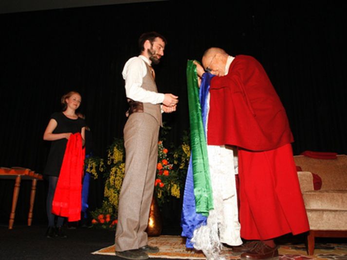 Dalai Lama á fyrirlestri í Laugardalshöll.