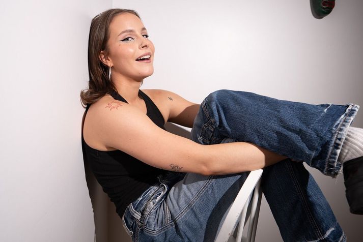 Diljá Pétursdóttir ræddi við blaðamann um splunkunýtt lag.