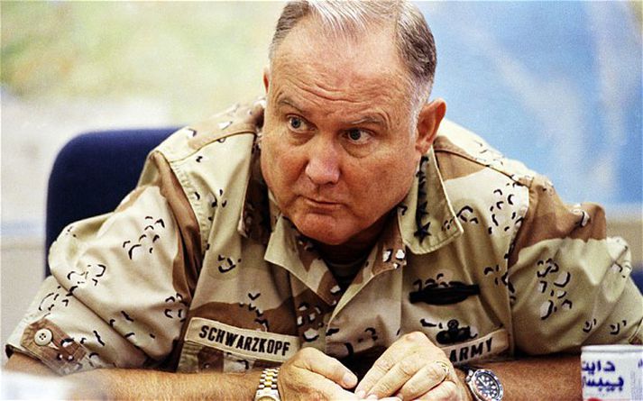 Fyrrum bandaríski hershöfðinginn Norman Schwarzkopf lést í gær, áttatíu og sjö ára að aldri.