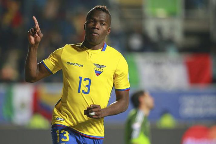 Enner Valencia fagnar marki sínu.