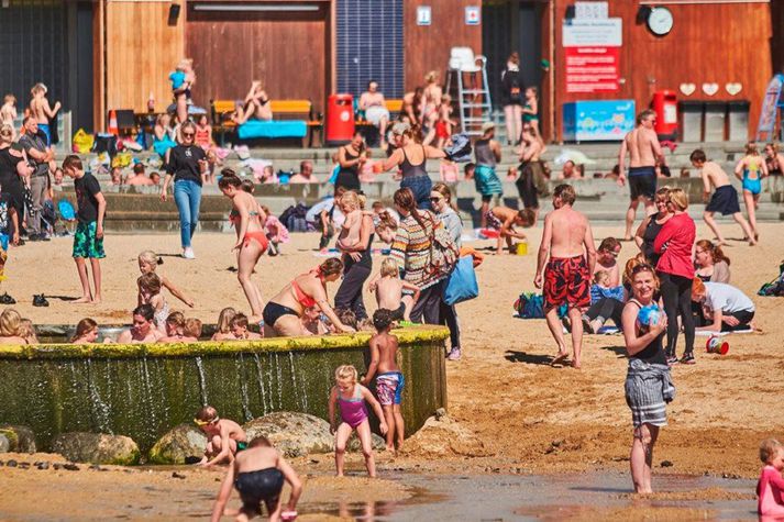 Landsmönnum fjölgaði milli ára en þó voru fleiri íslenskir ríkisborgarar sem fluttu frá landinu en til þess. 