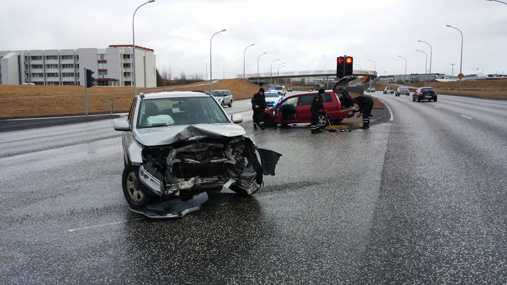 Áreksturinn var rétt í þessu.