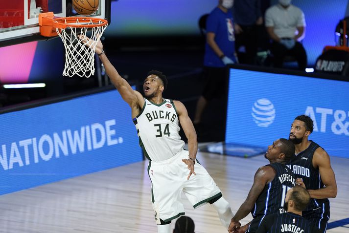 Giannis Antetokounmpo og samherjar ætla ekki að spila í kvöld.