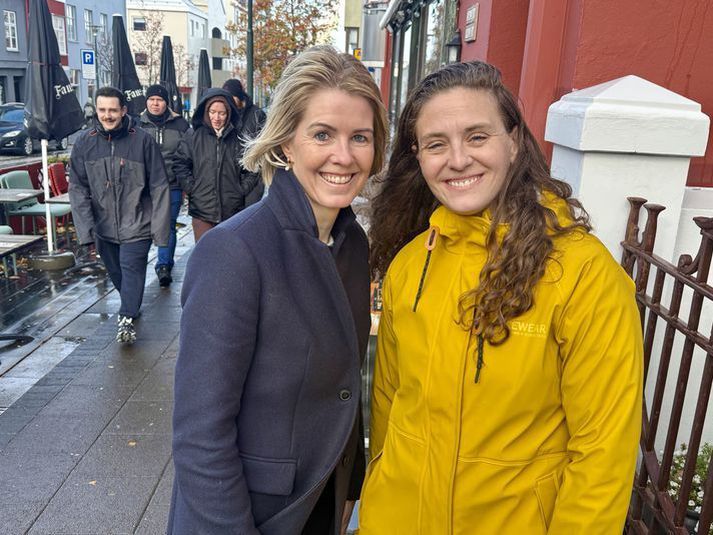 Guðný María og Brynhildur ræddu málið við fréttamann á Skólavörðustíg. 