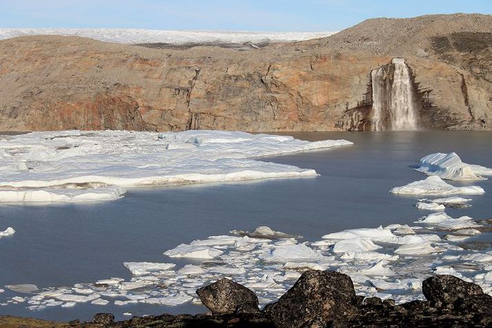 Inntakslón virkjunarinnar í Paakitsoq-firði. Grænlandsjökull í baksýn.