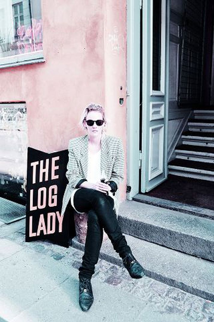 Góð stemming fyrir öllu Dóra Dúna lýsir kaffihúsinu sínu, The Log Lady, sem góðri blöndu af kósí kaffihúsi og menningarlegum vínbar með heimilislegu yfirbragði. Fréttablaðið/Anikalori