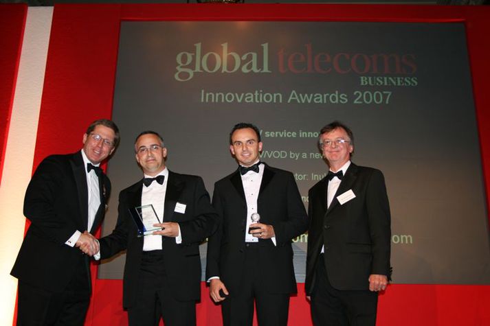 Frá vinstri: Laurence Mackintosh útgefandi Global Telecoms Business, Stefán Baxter tæknistjóri Industria, Marcus Liassides framkvæmdastjóri Inuk og Alan Burkitt-Gray ritstjóri Global Telecoms Business