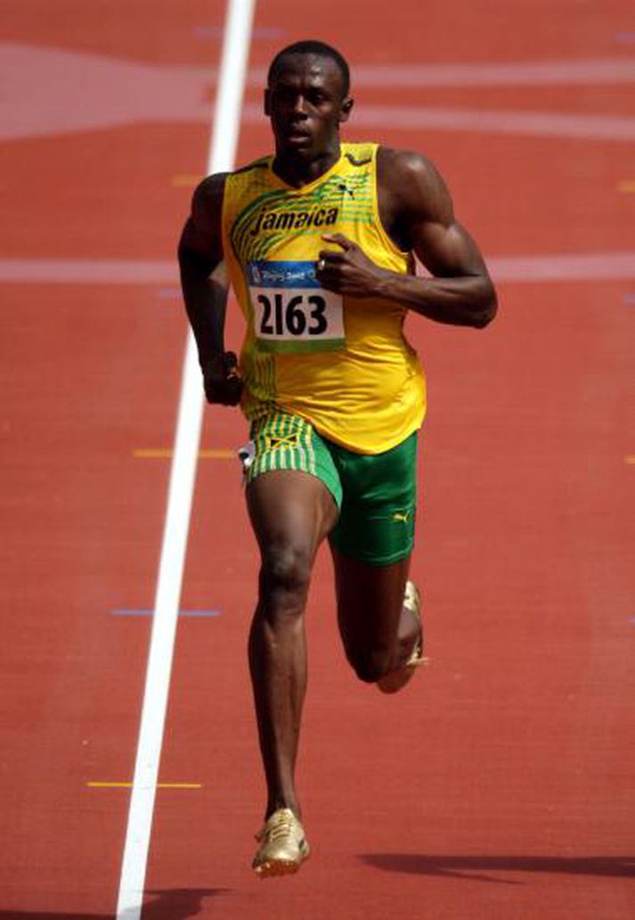 Usain Bolt komst auðveldlega áfram.