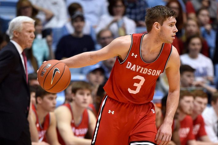 Jón Axel Guðmundsson í leik með Davidson Wildcats í bandaríska háskólakörfuboltanum.