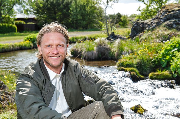 Elmar Gunnarsson er framkvæmdastjóri tveggja félaga: Vettvangs og Apparatus. Hann segist þó aldrei hafa verið hrifinn af framkvæmdastjóratitlinum. Finnst hann of formlegur.  