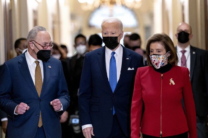 Joe Biden með þeim Chuck Schumer og Nancy Pelosi, leiðtogum Demókrataflokksins.