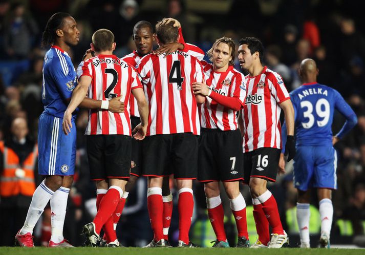 Leikmenn Sunderland fagna hér sigrinum gegn Chelsea.
