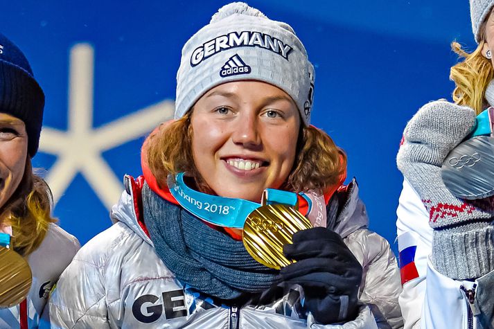 Laura Dahlmeier með Ólympíugullið sem hún vann á vetrarleiknunum í Pyeongchang-gun í Suður Kóreu árið 2018.