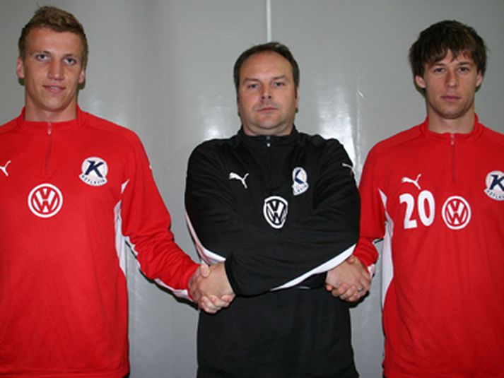 Kristján Guðmundsson, þjálfari Keflavíkur, biður nýju leikmennina velkomna.
