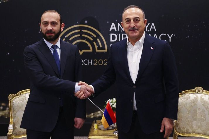 Armenski utanríkisráðherrann Ararat Mirzoyan og tyrkneski utanríkisráðherrann Mevlut Cavusoglu funduðu í Antalya í Tyrklandi um helgina.