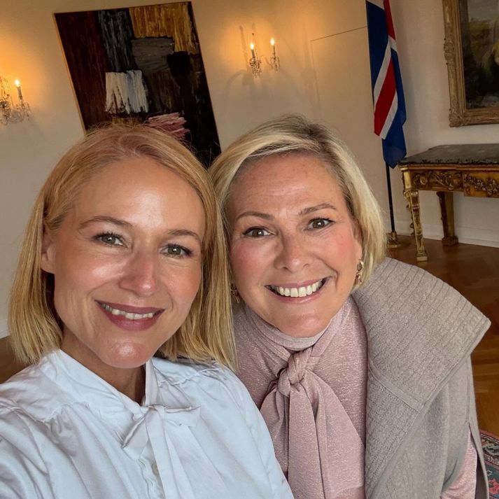 Halla birti sjálfu af sér með tónlistarkonunni Jewel.