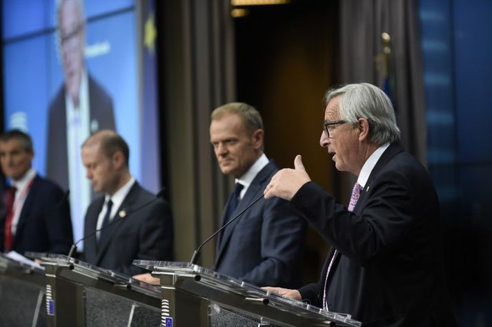 Donald Tusk, forseti leiðtogaráðs ESB, og Jean-Claude Juncker, forseti framkvæmdastjórnar ESB, á fréttamannafundi um helgina.