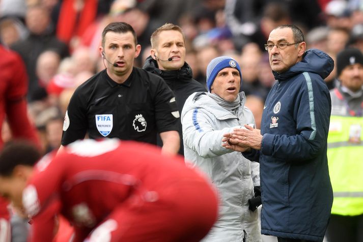 Sarri lætur Michael Oliver heyra það.