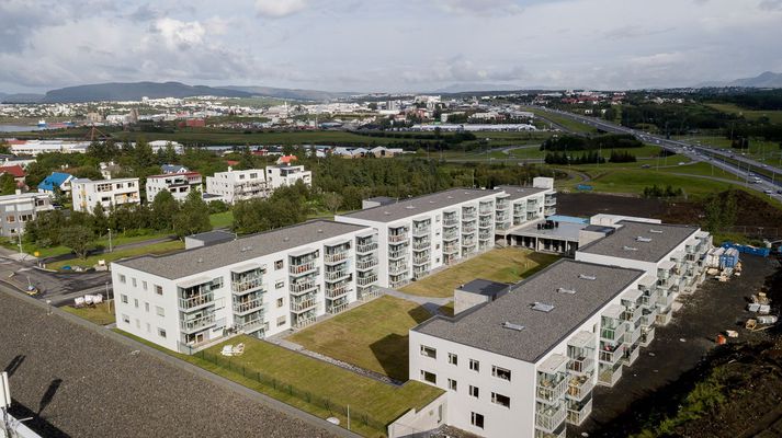 Íbúðirnar við Suðurlandsbraut eru 74 talsins.