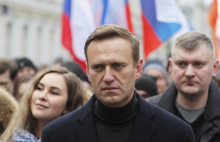 Þrír útsendarar FSB flugu með Navalny til borgarinnar Tomsk, þar sem talið er að eitrað hafi verið fyrir honum.