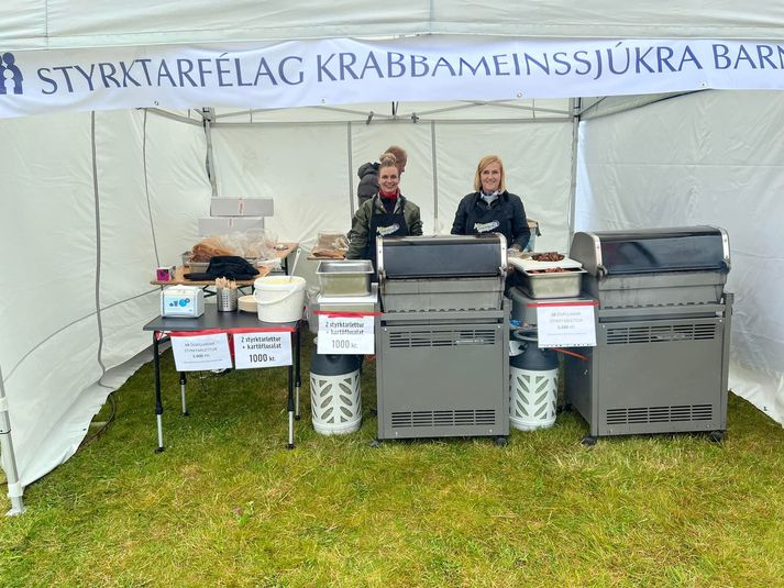 Allur ágóði af sölunni rennur til Styrktarfélags krabbameinssjúkra barna en um tvö hundruð kíló af kótelettum eru í boði.