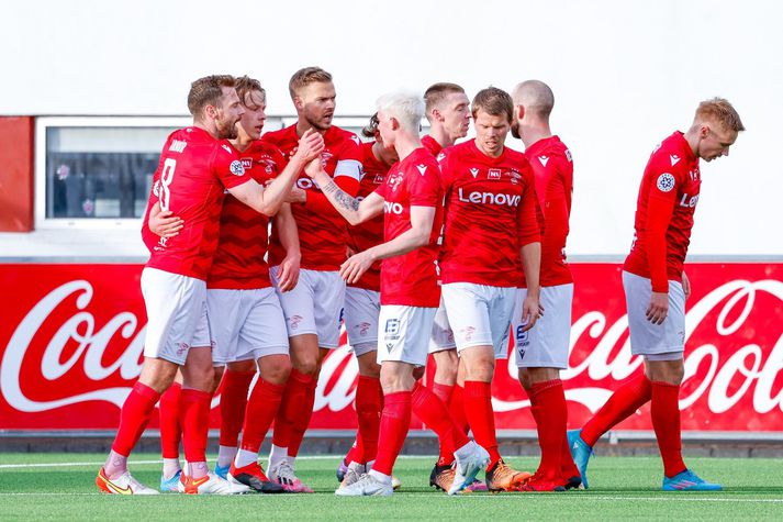 Valsmenn fögnuðu flottum 4-0 sigri gegn ÍA í gærkvöld.