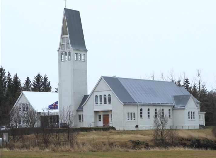 Flaggað í hálfa stöng við Selfosskirkju.