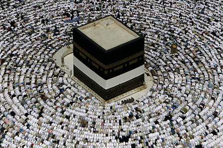 Pílagrímar á bæn við Khaala steininn í Mekka.