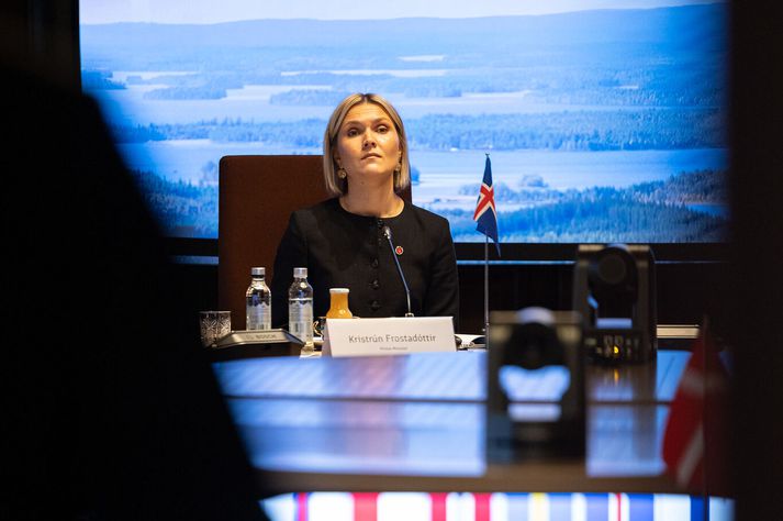 Kristrún Frostadóttir forsætisráðherra segir símtalið ekki koma henni í opna skjöldu þó að hún hafi aðeins fengið að vita af því með stuttum fyrirvara. Þá hafi hún rætt við starfsbræður sína um innihald símtalsins og aðdragandann.
