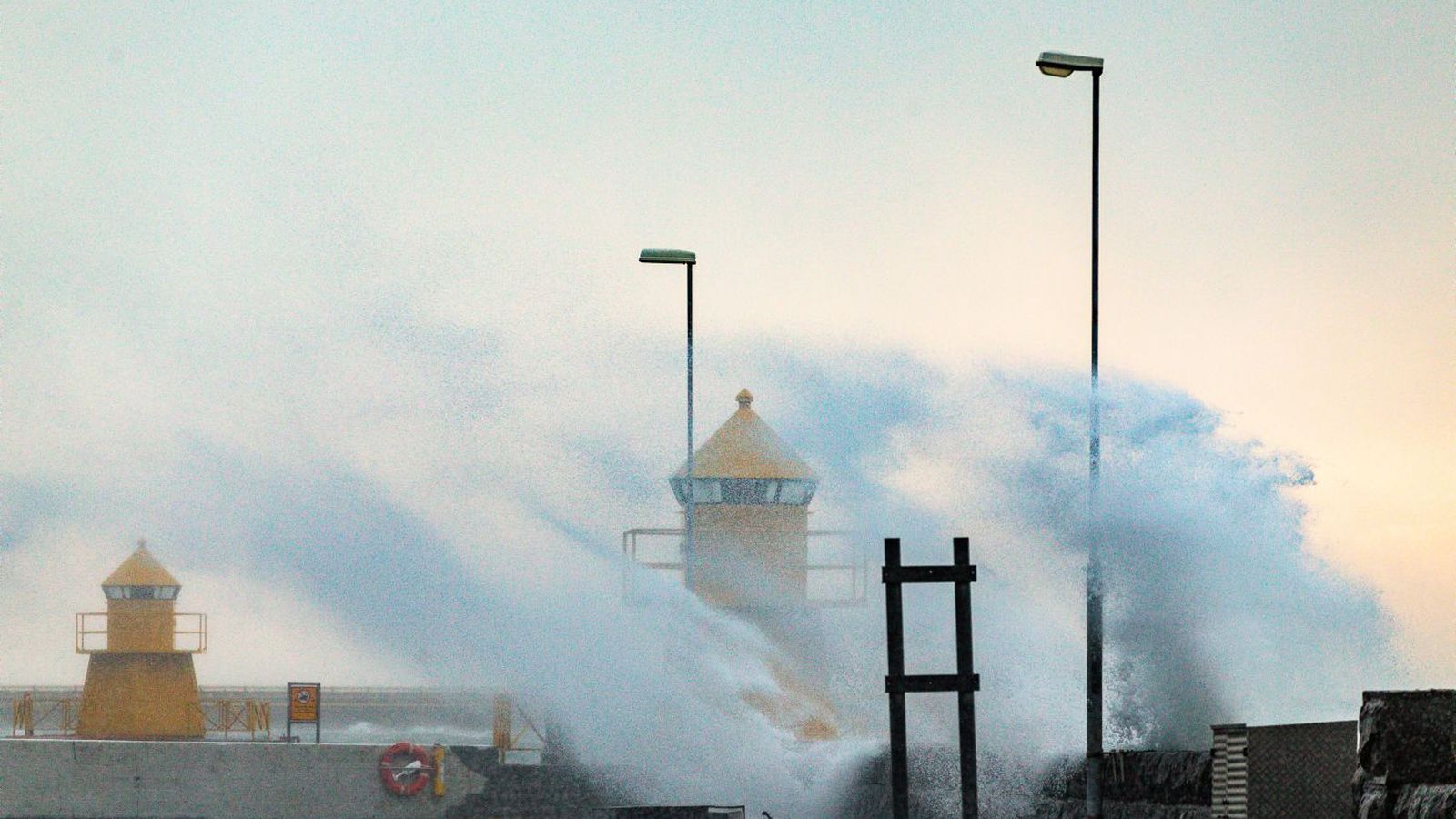 Viðvaranirnar appel­sínu­gular og hviður yfir 40 metrum á sekúndu