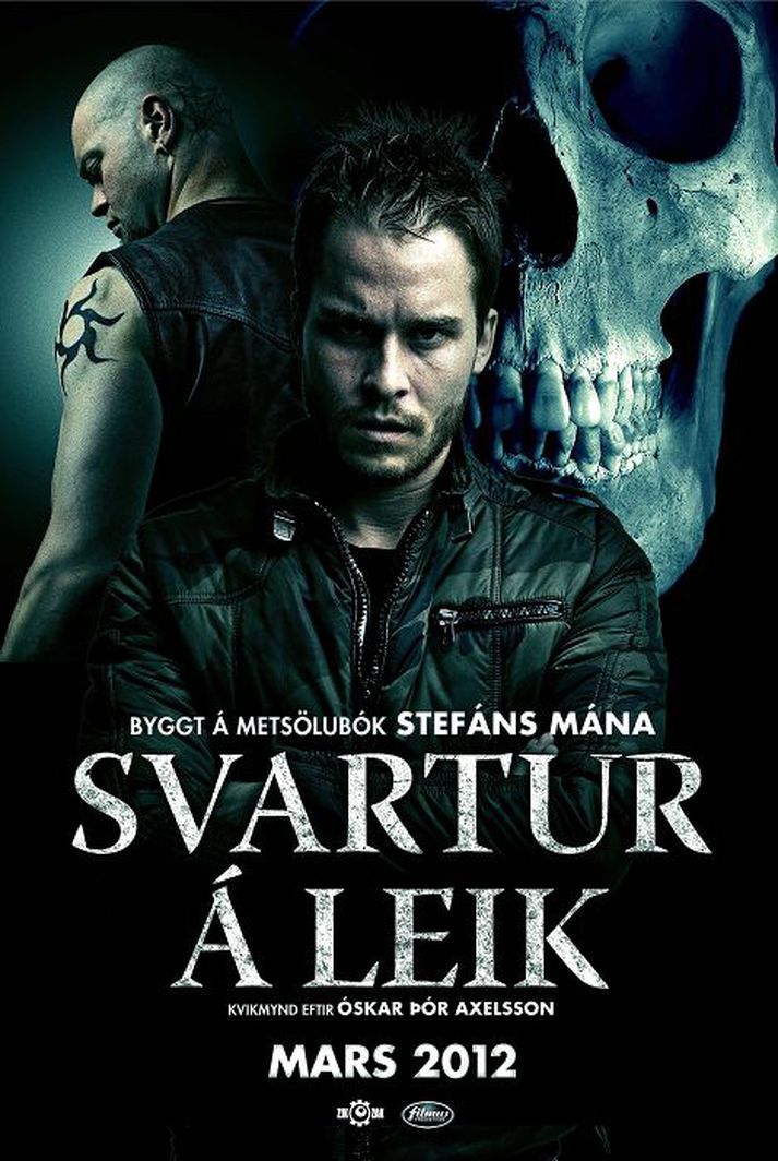 Óskar Þór Axelsson leikstýrir Svörtum á leik og eru Þorvaldur Davíð Kristjánsson, Jóhannes Haukur Jóhannesson og María Birta Bjarnadóttir í aðalhlutverkum.
