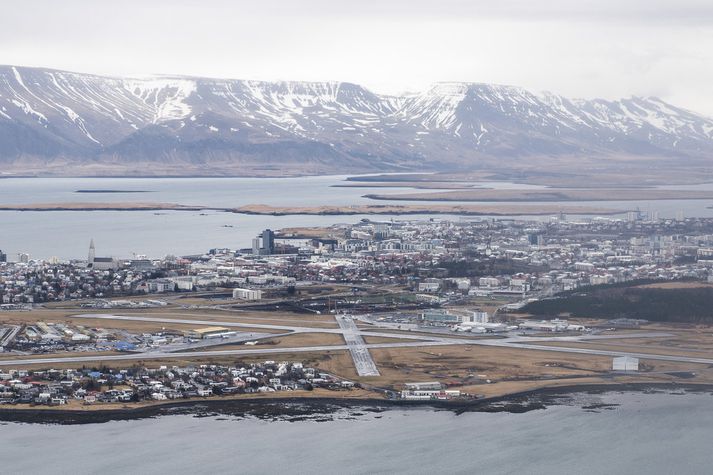 Staðsetning flugvallarins hefur verið eitt helsta bitbein íslenskra stjórnmála um áraraðir. 
