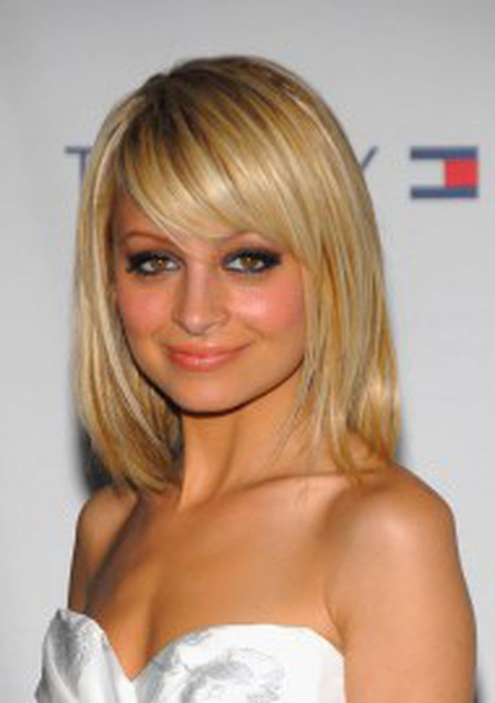 Nicole Richie virðist kunna vel við sig með þessa klippingu