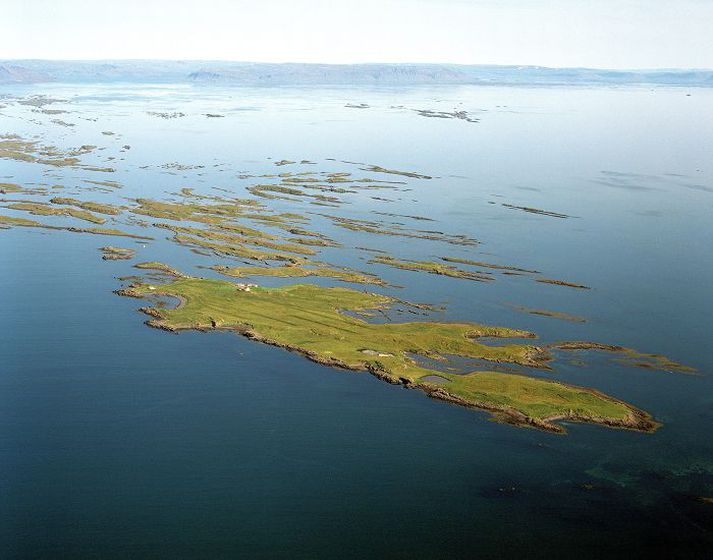 Alls eru um sextíu eyjar og hólmar í klasanum sem á sér merka sögu. Stærsta eyjan er hálfur annar kílómetri á lengd og hálfur á breidd. Helstu eyjarnar heita Litla-Seley, Langey, Urðey, Grasey, Feginsbrekkur, Stóra-Seley, Flatey, Norðureyjar, Hrafnseyjar, Öxneyjar og Írlönd.Mynd/Mats Vibe Lund