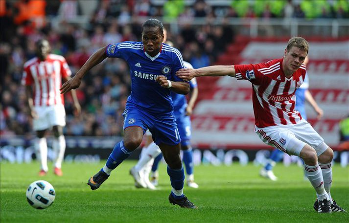 Didier Drogba verður vafalítið í strangri gæslu hjá Ryan Shawcross og félögum í Stoke.