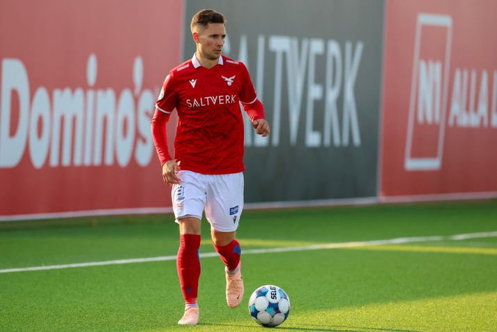 Jónatan Ingi Jónsson hefur leikið með Val síðustu tvö ár og er með samning við félagið sem gildir til næstu tveggja ára.