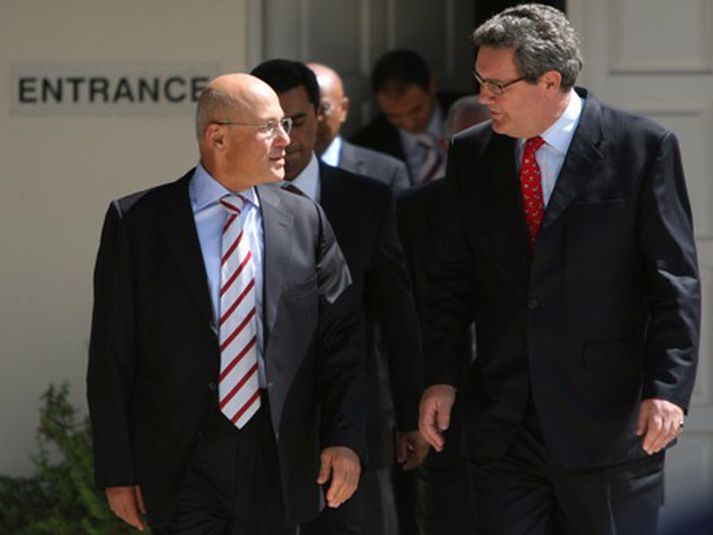 Mahmet Ali Talat, forseti Kýpur-Tyrkja, er hér ásamt Alexander Downer, sendifulltrúa Sameinuðu þjóðanna gagnvart Kýpur, fyrir fundinn í morgun.