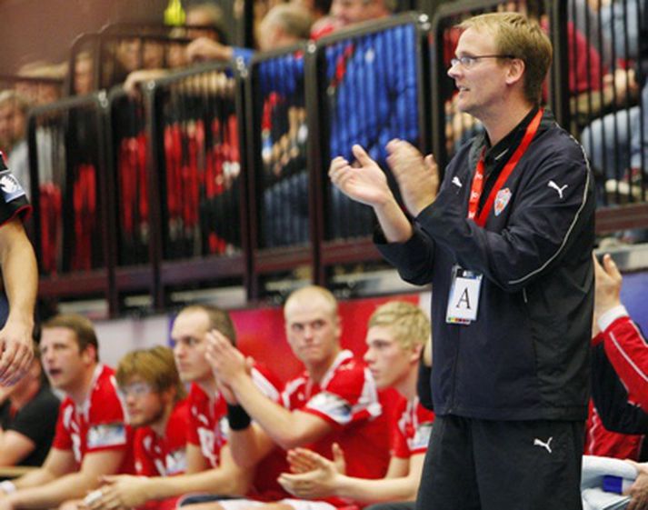 Óskar Bjarni Óskarsson, þjálfari Vals, á hliðarlínunni í kvöld.