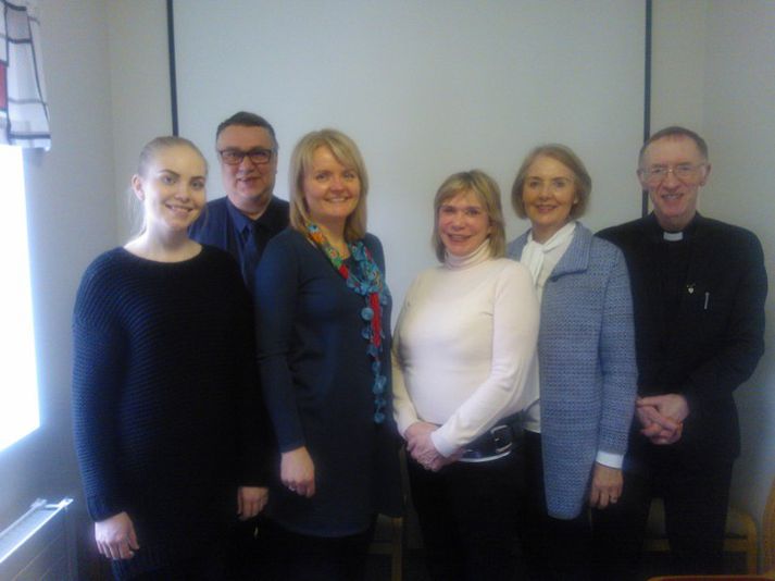 Helga Margrét Ólafsdóttir, Magnús Ólafsson, Nanna Briem, Sigríður Ingvarsdóttir, Gyða Magnúsdóttir og Séra Patrik þegar styrkurinn var afhentur.