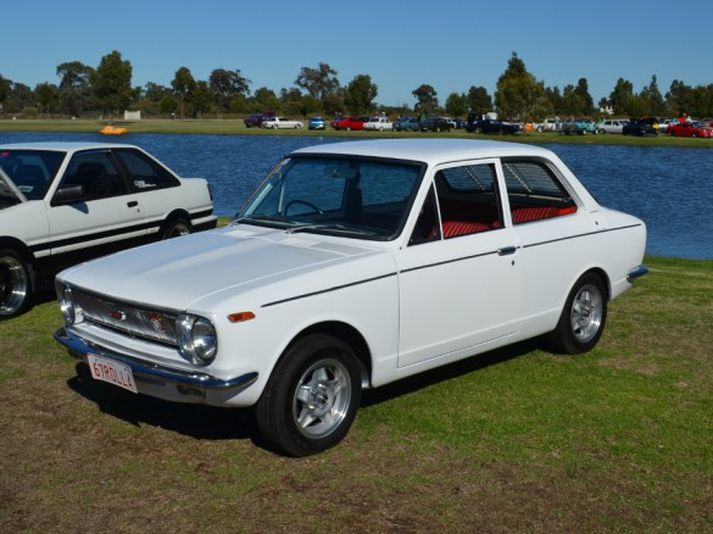 Toyota Corolla árgerð 1967, eins og elsti Toyota bíllinn sem enn er í umferð á Íslandi.