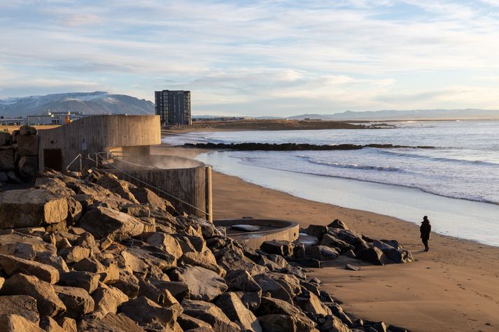 Sundlauginni Guðlaug hefur verið lokað að beiðni Veitna.
