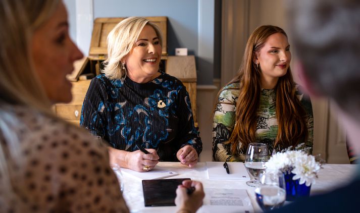 Halla Tómasdóttir forseti Íslands ásamt dóttur sinni á viðburði í gær. 
