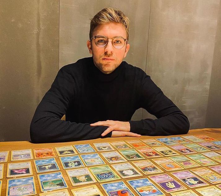 Christoph Kramer með Pokémon safnið sitt.