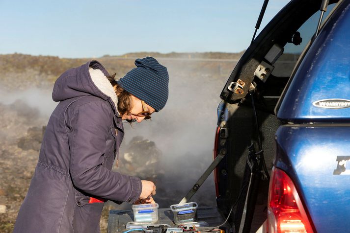 Frá gasmælingum vísindamanna á Reykjanesi í fyrradag í kjölfar stóra skjálftans.