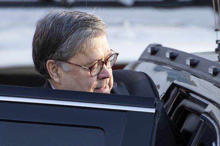 William Barr, dómsmálaráðherra, tók ákvörðun um að ekki væri ástæða til að ákæra Trump fyrir að hindra framgang rannsóknarinnar. Hann metur nú hvort að ritskoða þurfi hluta skýrslu Mueller.