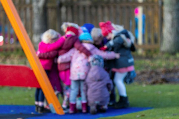 Börn eru að meðaltali 17,5 mánaða þegar þau fá pláss á leikskóla hér á landi.