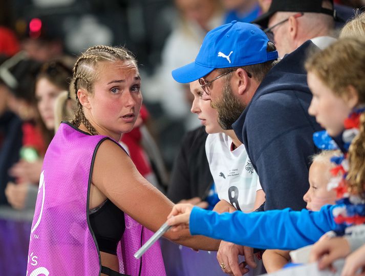 Alexandra Jóhannsdóttir gat rætt við sitt fólk eftir tapið í Bern í gær og fór svo í sudoku til að reyna að dreifa huganum.