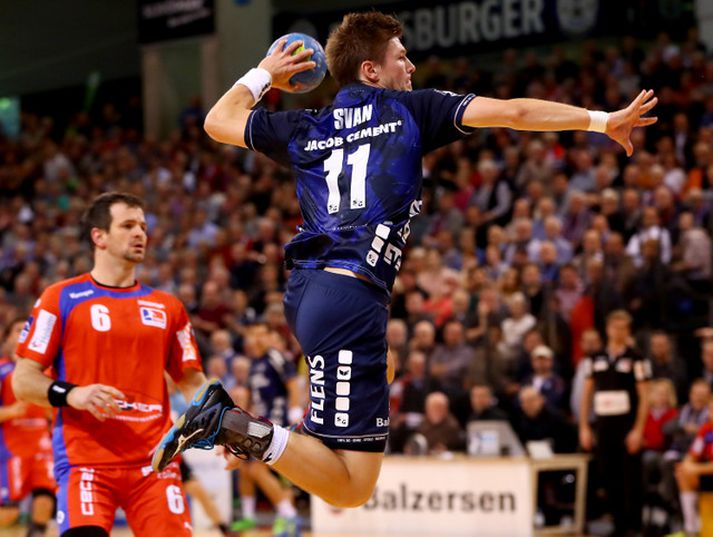 Lasse Svan Hansen á flugi með Flensburg